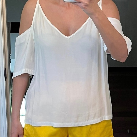 FRNCH Cold Shoulder Pullover Blouse in White - Picture 6 of 7